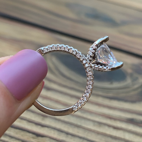 AURORA ♡ Luxurious Cubic Zirconia Ring GIFT - Picture 5 of 8